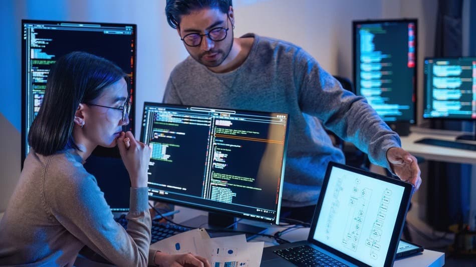 Equipo de desarrolladores trabajando